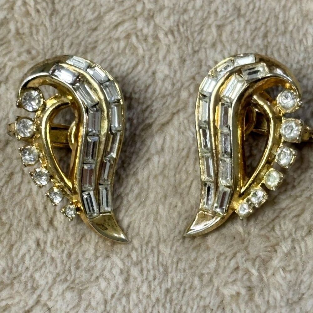 Vintage Trifari Gold Tone Rhinestone Paisley Clip-On Earrings